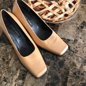 ONCE WORN Nine West Taupe Heels